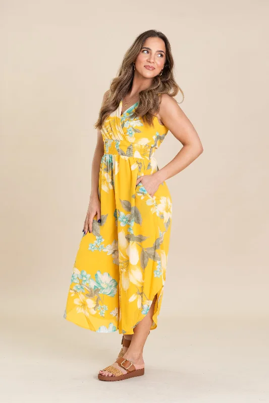  Women's Plus-Size OutfitYellow Floral Flowy Jumpsuit