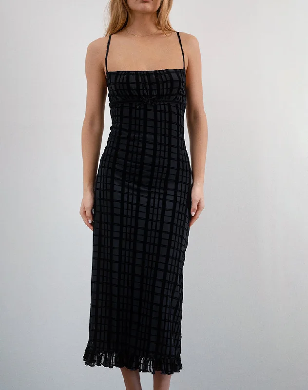  Fashion-Forward OffersNateda Dress in Tonal Check Flock Black