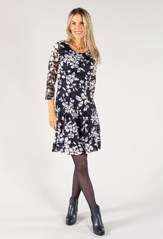  Stay Ahead In StylePrinted Lace Floral Dress