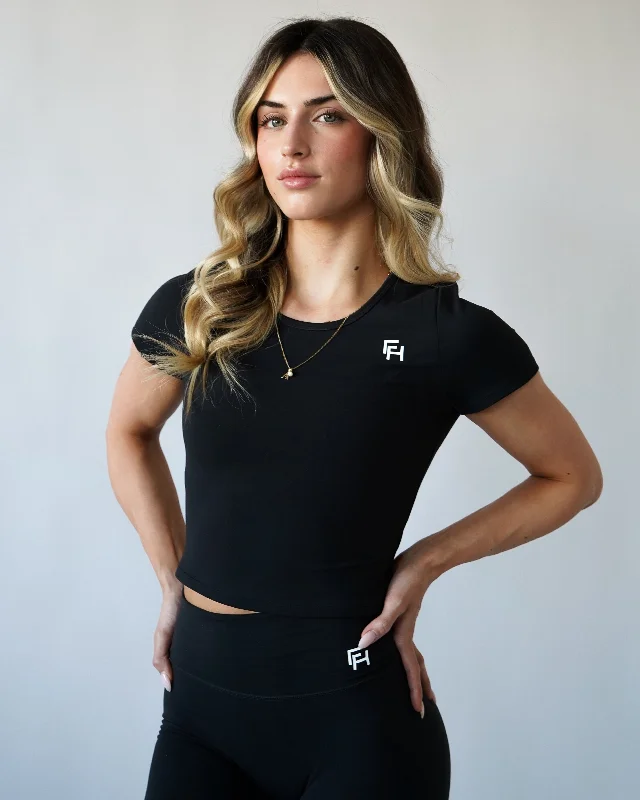  Women's Vacation AttirePerformance Tee - Black