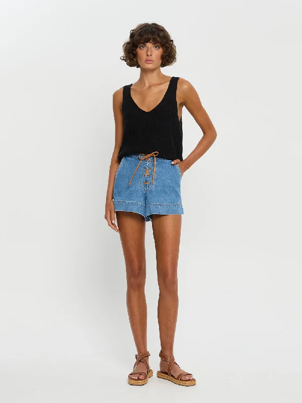  Women's Functional Outfit For Outdoor ActivitiesWillow Denim Short