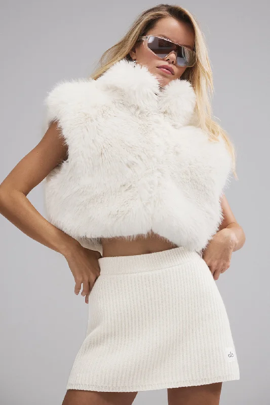  Women's Luxury AttireOpulent Faux Fur Cropped Vest - Ivory